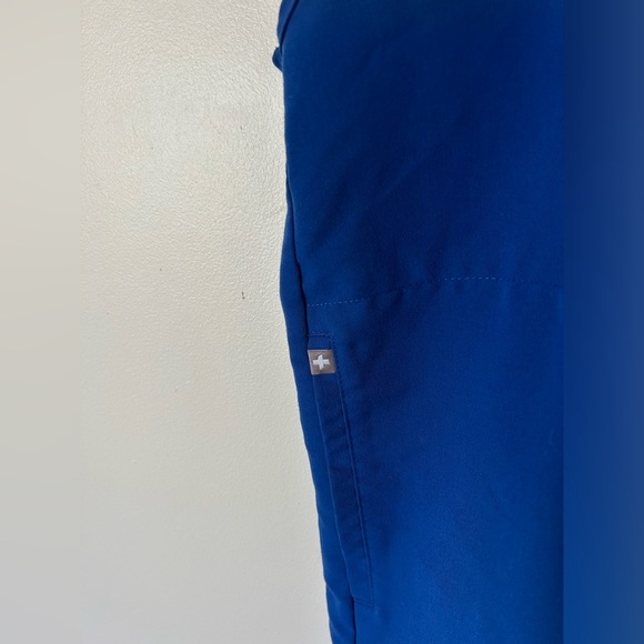 BNWOT Rafaela Oversized Scrub Top XXL Electric Blue - Picture 5 of 8